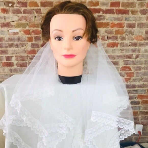 Bride Veil 2 Tier Vintage Handmade - Picture 2 of 3